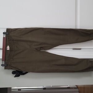 Levi’s Cropped Cotton Blend Joggers - Army Green -S